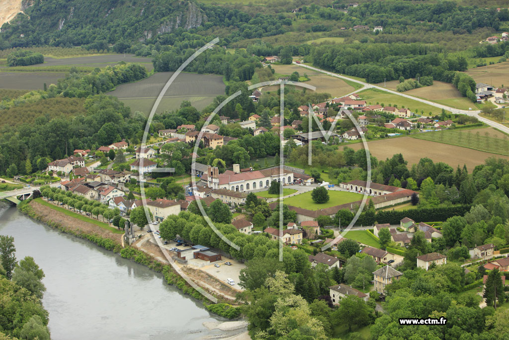 Photo arienne de Saint Gervais (le Port de St Gervais)