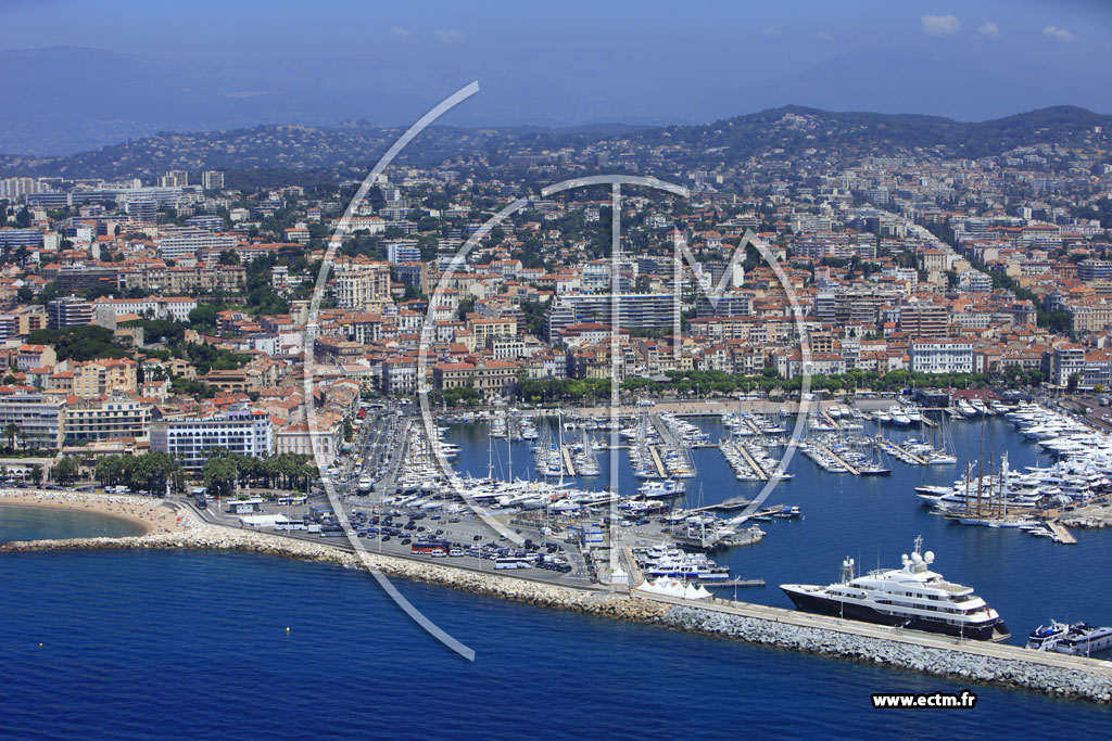Photo arienne de Cannes (vieux Port)