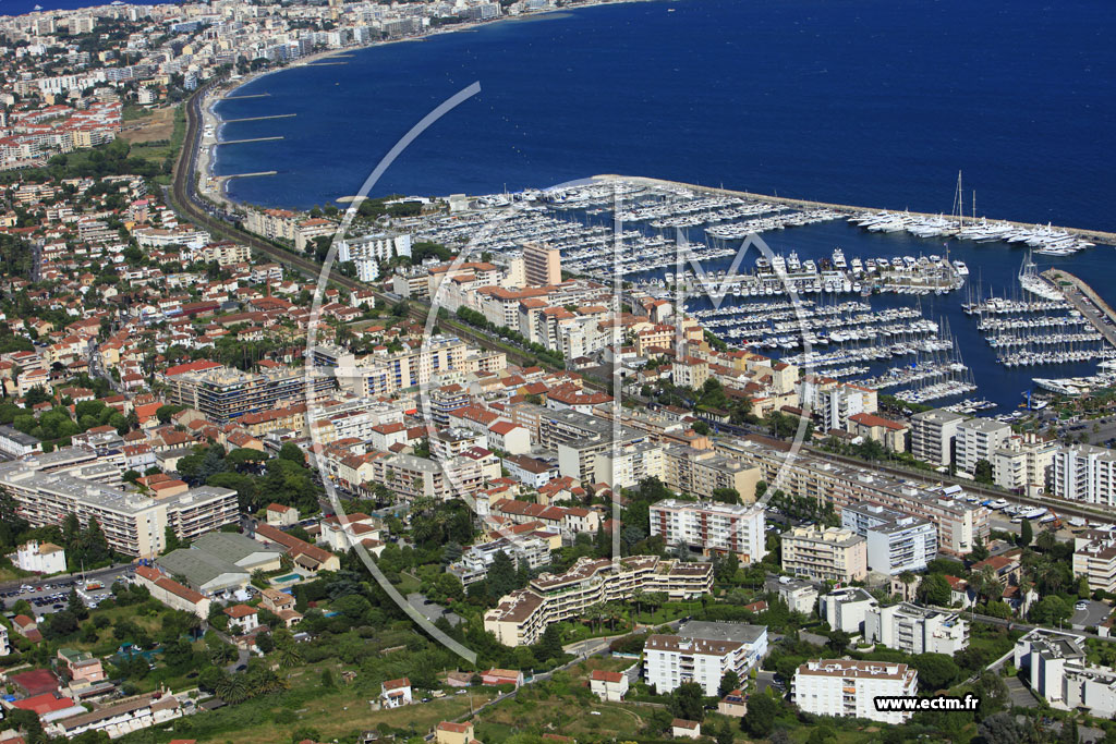 Photo arienne de Vallauris (avenue des Frres Roustan)