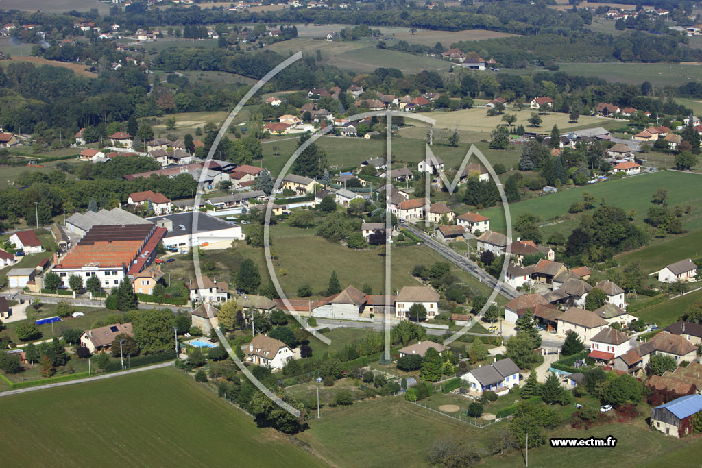 Photo arienne de Faverges-de-La-Tour