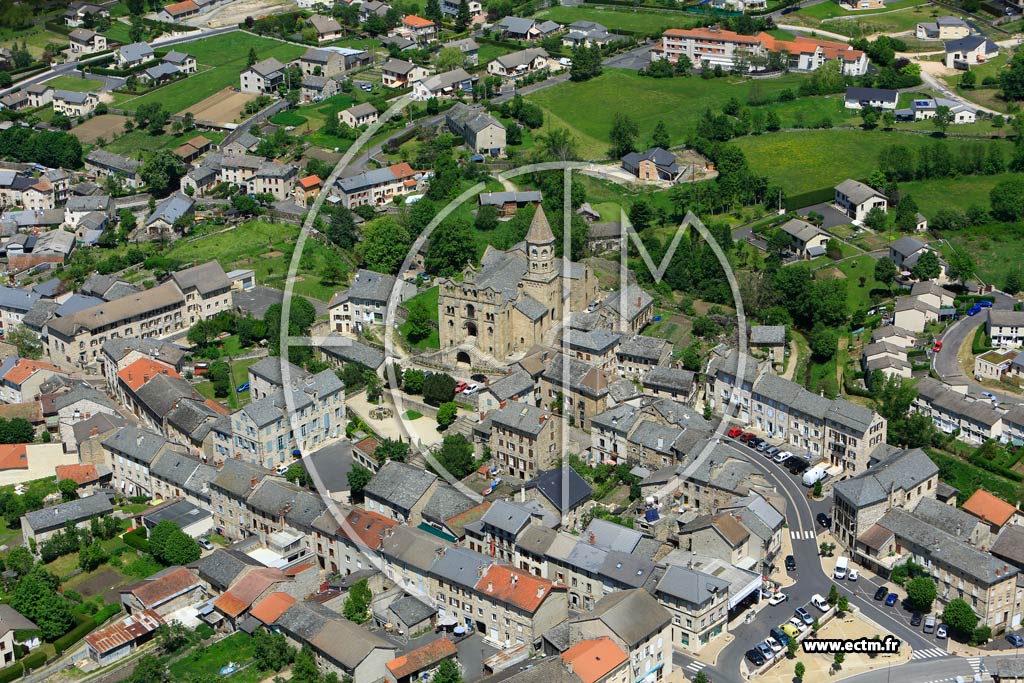 Photo arienne de Saint-Julien-Chapteuil