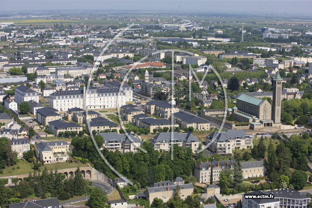 Photo arienne de Blois (Basilique)