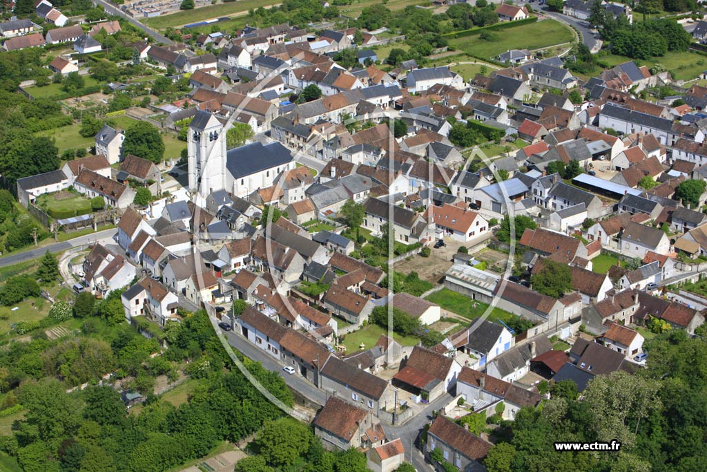 Photo arienne de Montlivault (Eglise)