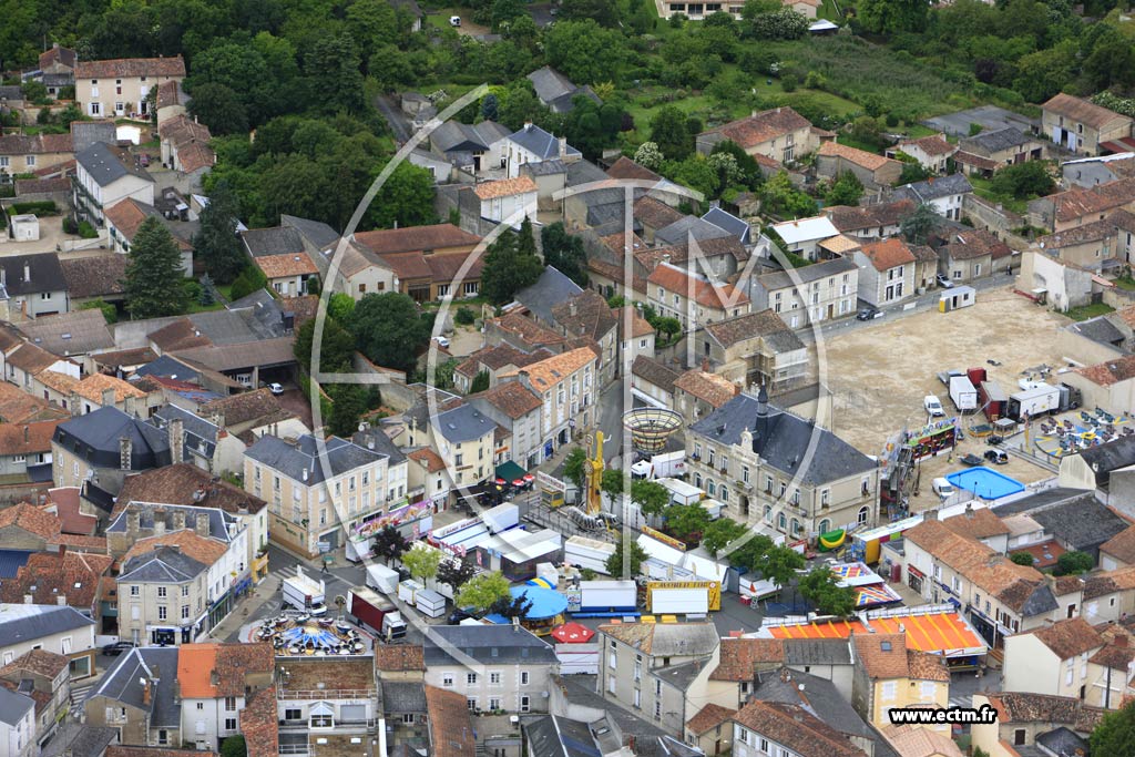 Photo aérienne - Neuville-de-Poitou