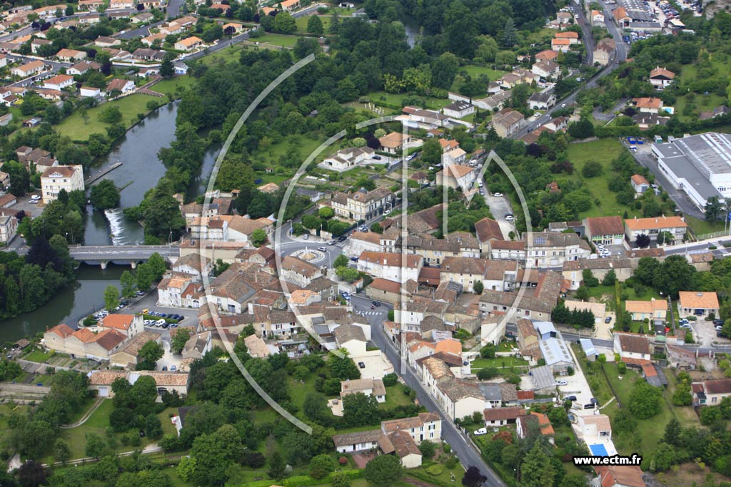 Photo arienne de Gond-Pontouvre (Centre et Est)