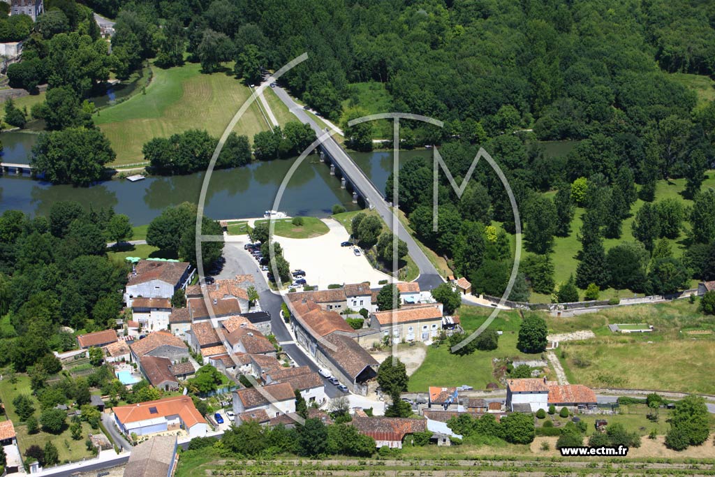 Photo aérienne - Bourg-Charente