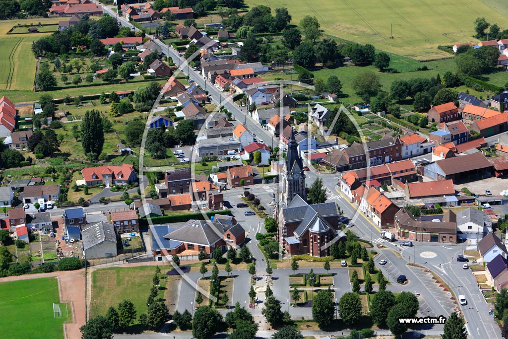 Photo arienne de Hinges (l'Eglise)