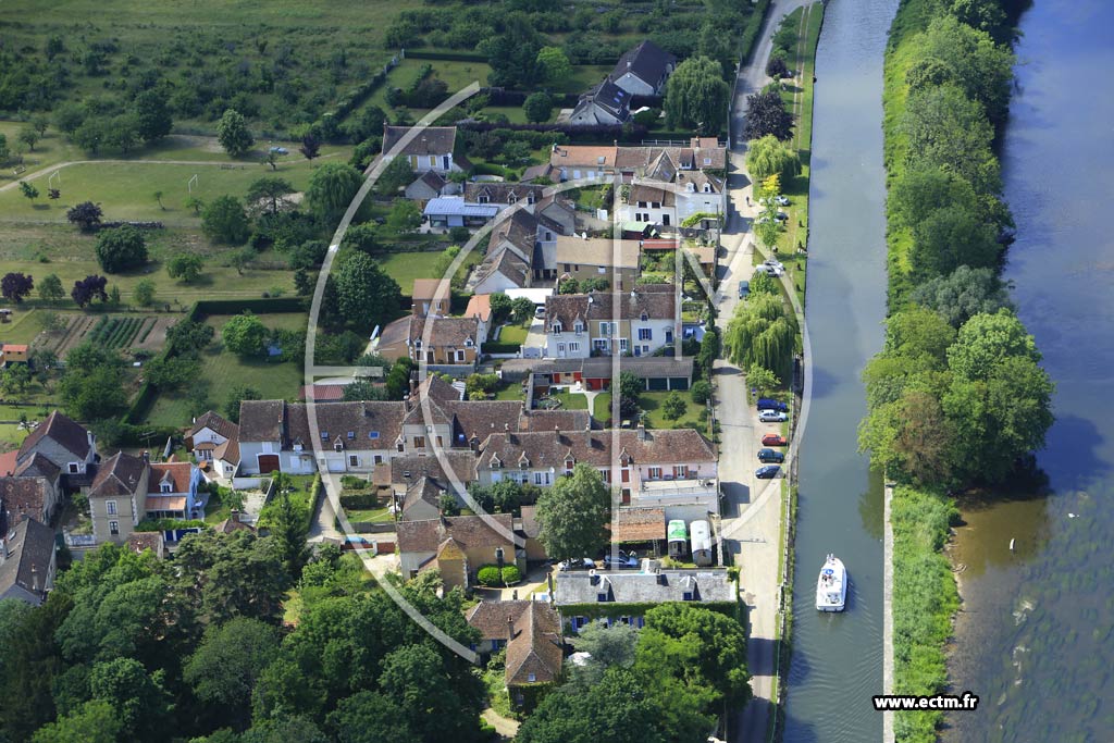 Photo arienne de Escolives-Sainte-Camille (La Cour Barre)