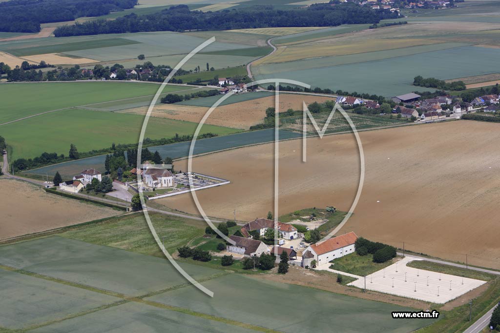 Photo arienne de Hauterive (Ferme du Chteau)