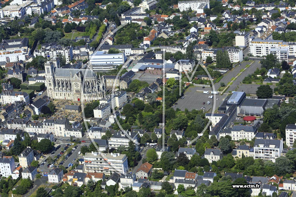 Photo arienne de Nantes (Quartier de la Basilique St-Donatien et St-Rogatien)