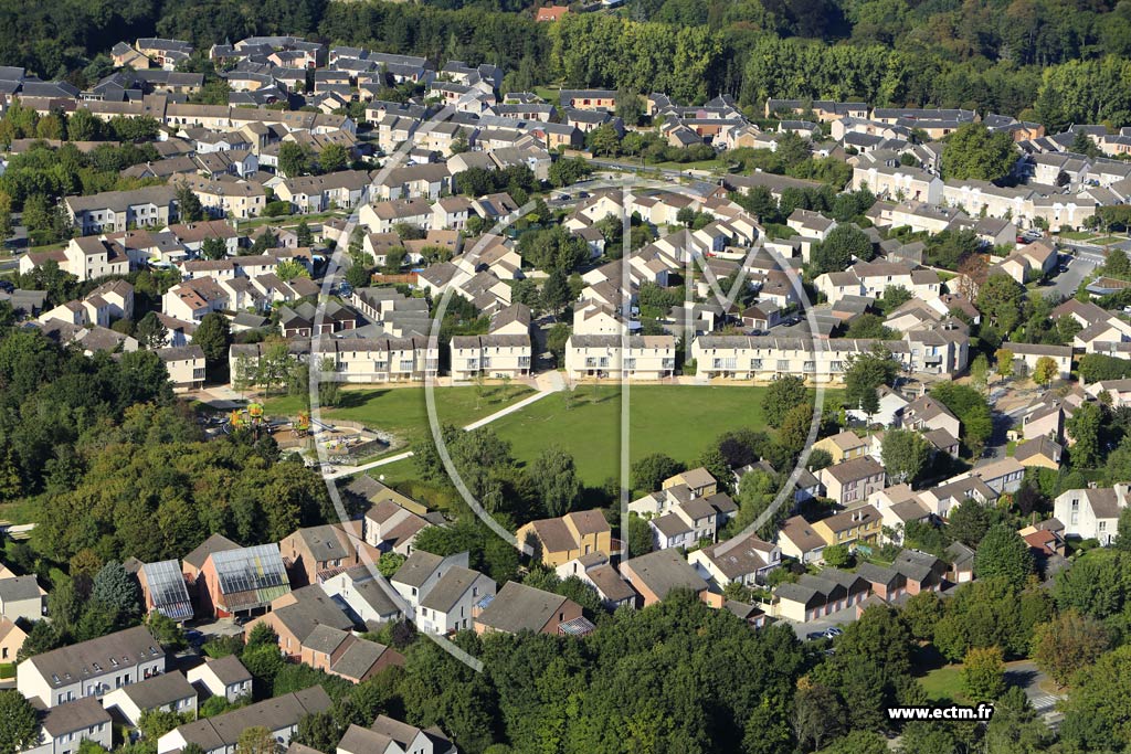 Photo arienne de Jouy-le-Moutier (les Bourseaux)