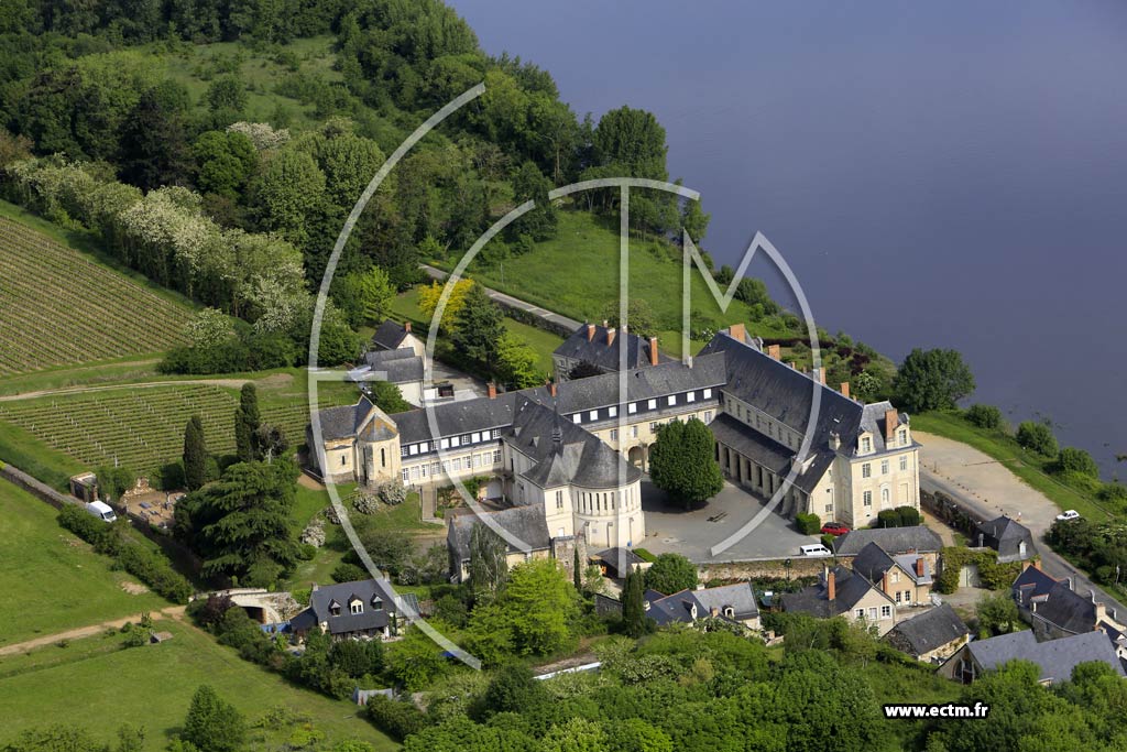 Photo arienne de Le Thoureil (Abbaye Saint-Maur de Glanfeuil)