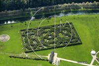   - photo - Chantilly (Le nouveau labyrinthe du Hameau du parc du Château de Chantilly)
