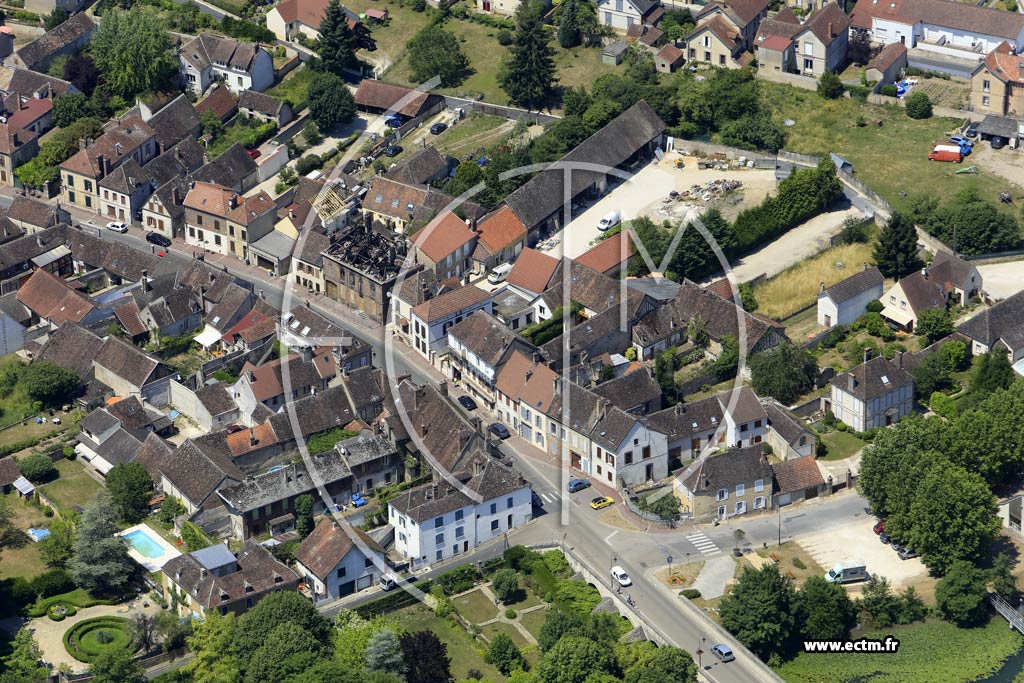 Photo arienne de Villeneuve-sur-Yonne (Saint-Laurent)