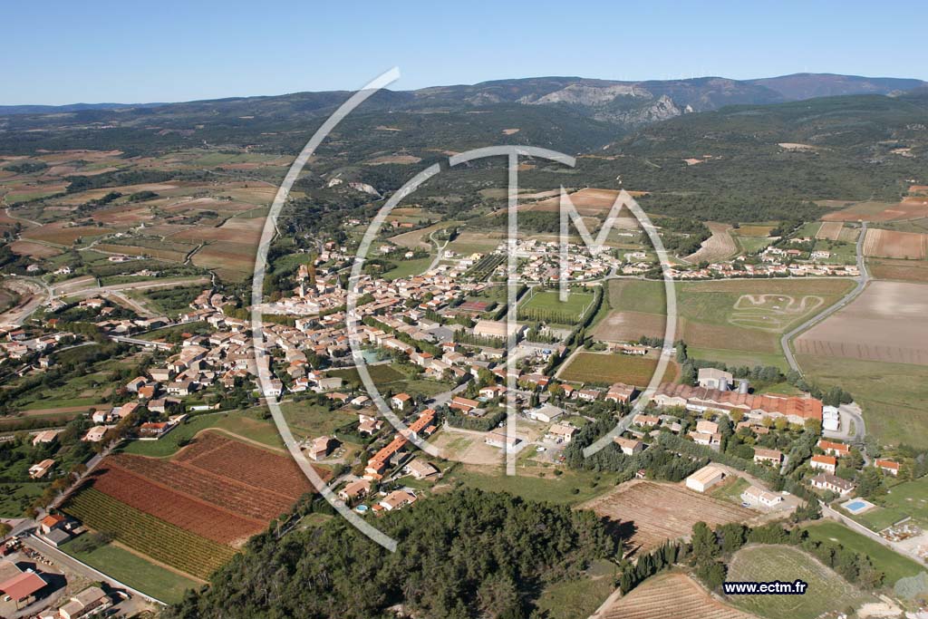 Photo arienne de Villeneuve Minervois