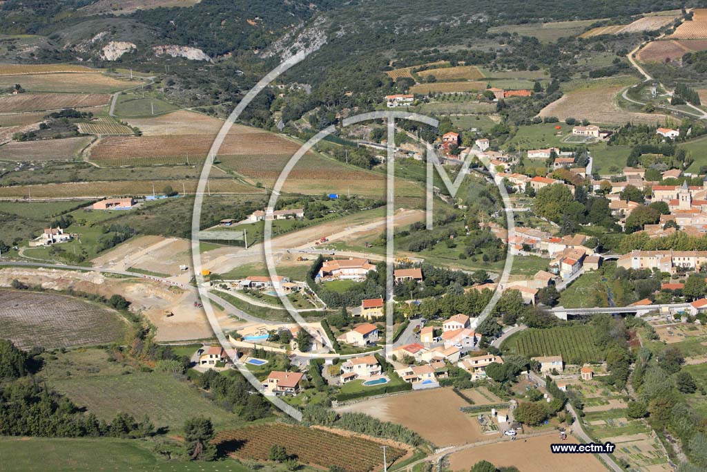 Photo arienne de Villeneuve Minervois