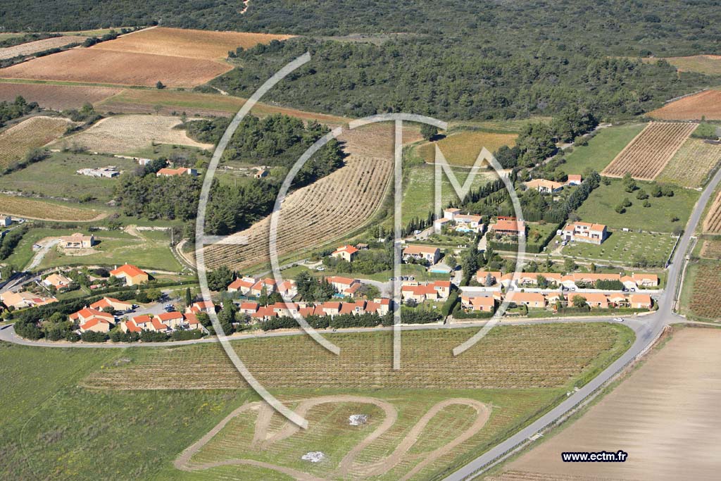 Photo arienne de Villeneuve Minervois