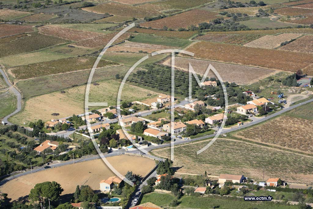 Photo arienne de Pouzols Minervois