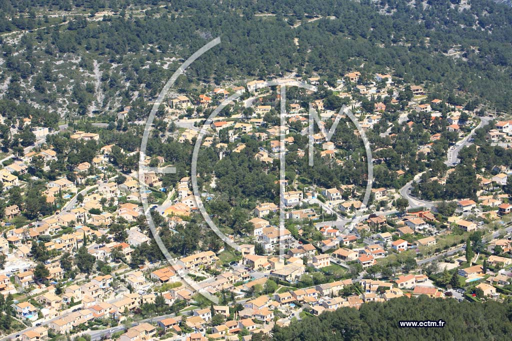 Photo arienne de Carnoux en Provence