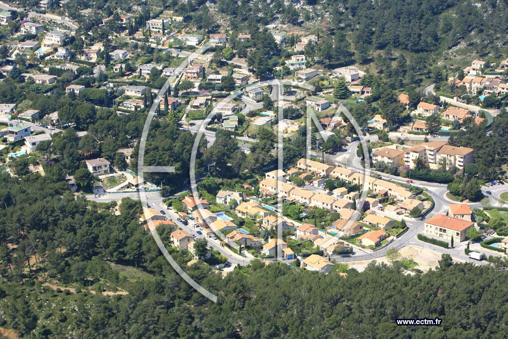 Photo arienne de Carnoux en Provence