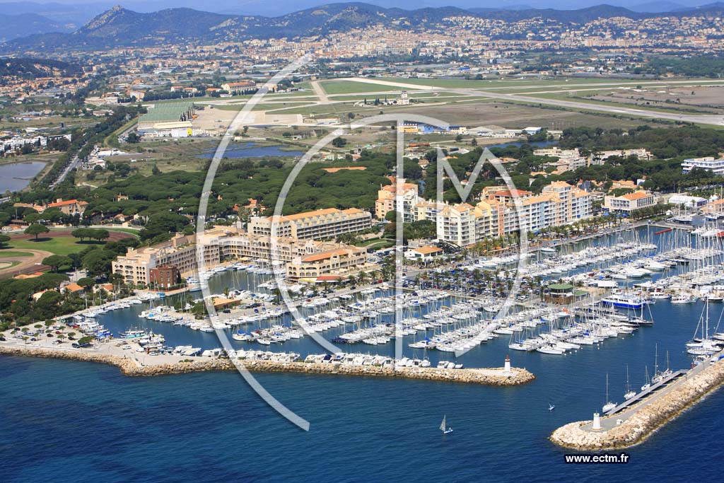 Photo arienne de Port d Hyeres