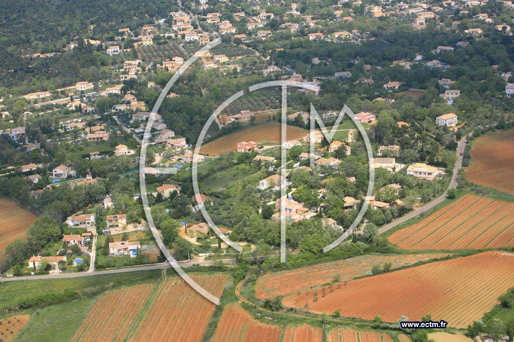 Photo arienne de Seillons Source d Argens