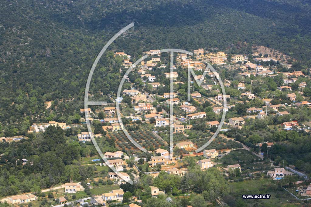 Photo arienne de Seillons Source d Argens