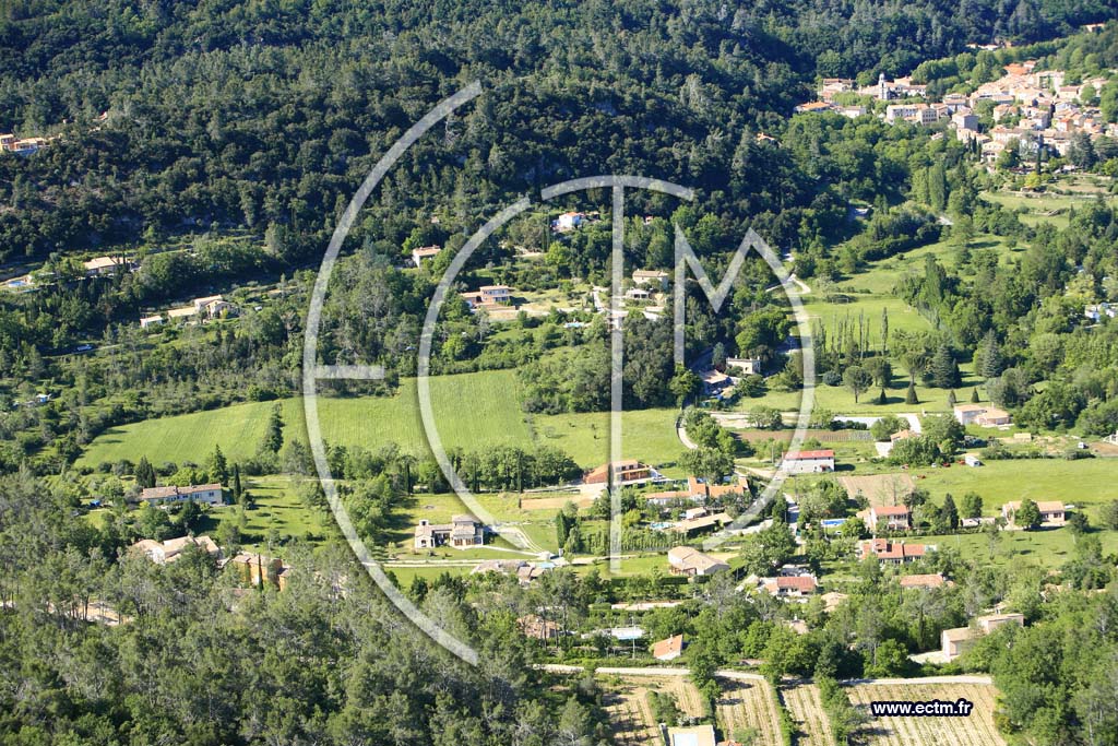 Photo arienne de Meounes les Montrieux