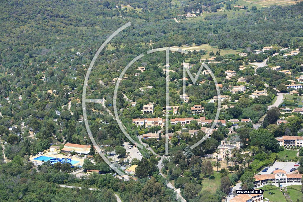 Photo arienne de Grimaud - les Mres