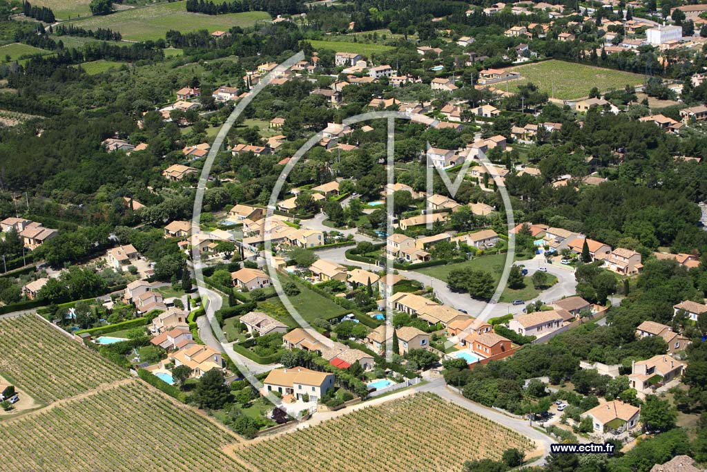 Photo arienne de Chateauneuf de Gadagne