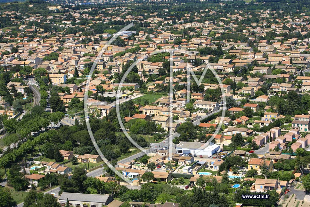 Photo arienne de Saint Saturnin les Avignon