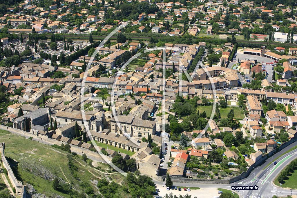 Photo arienne de Villeneuve les Avignon