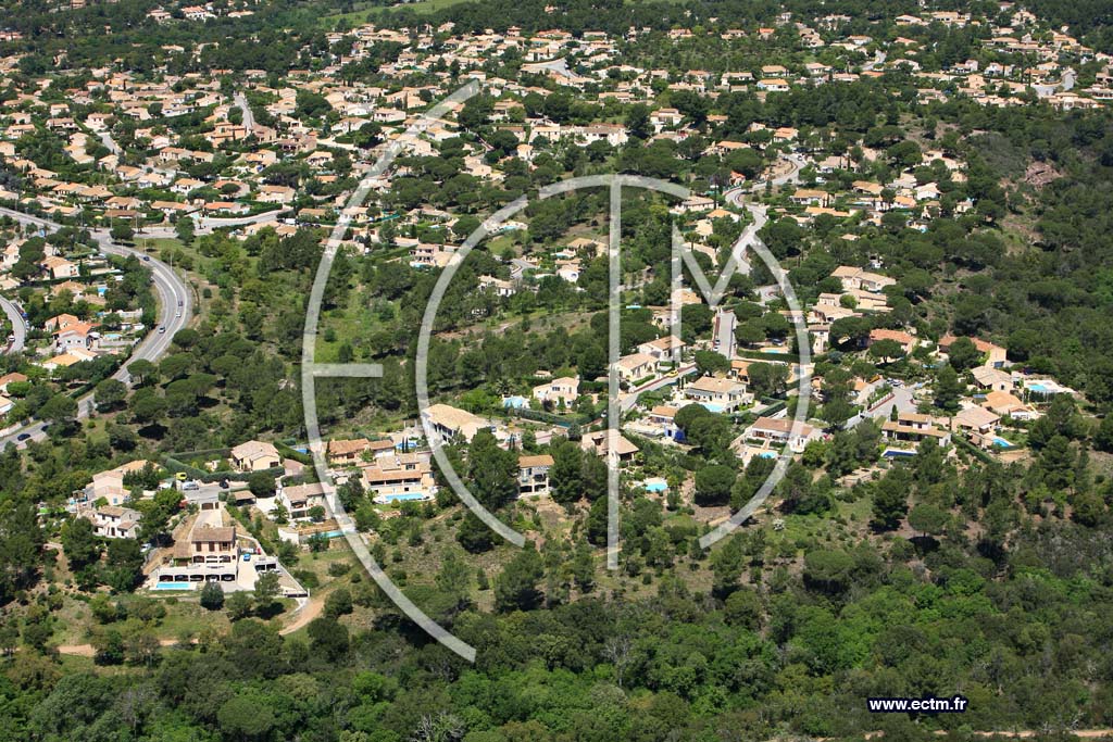 Photo arienne de Roquebrune sur Argens - le Coulet Redon
