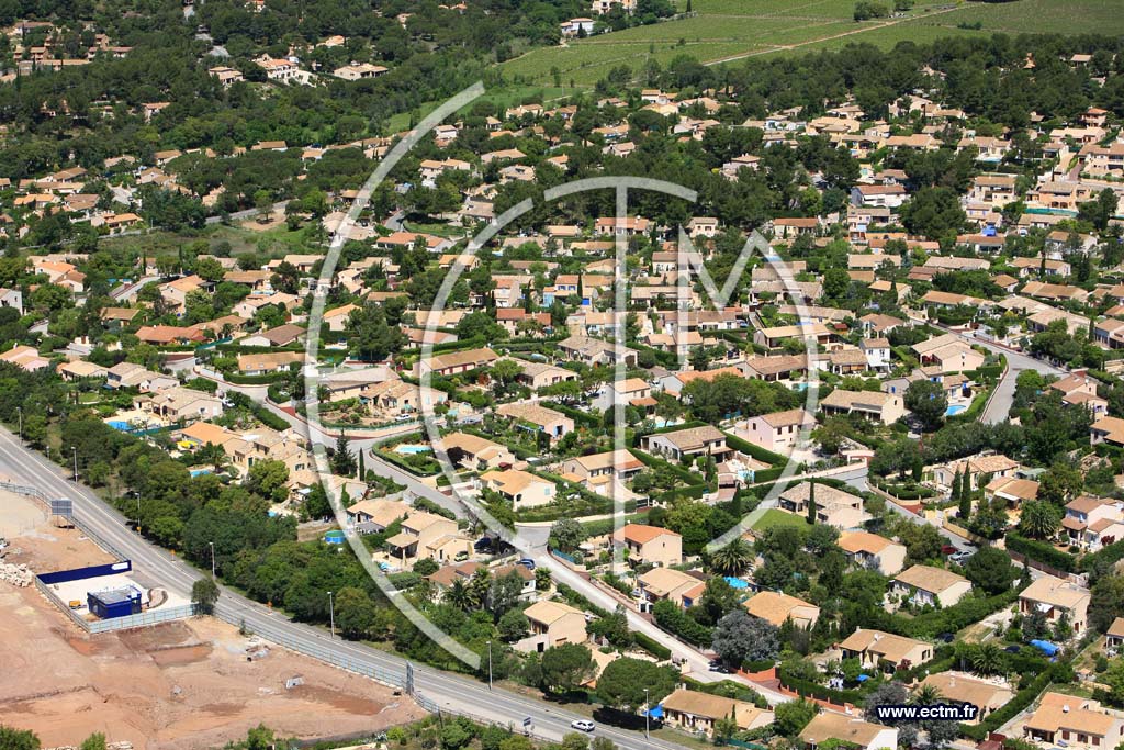 Photo arienne de Roquebrune sur Argens - le Coulet Redon