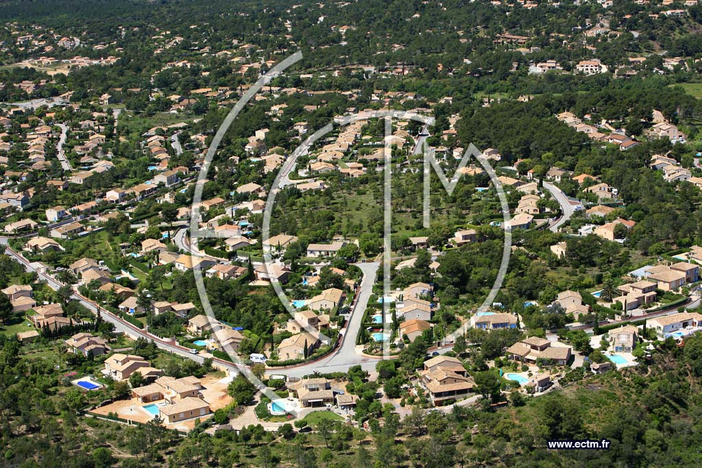 Photo arienne de Roquebrune sur Argens - le Coulet Redon