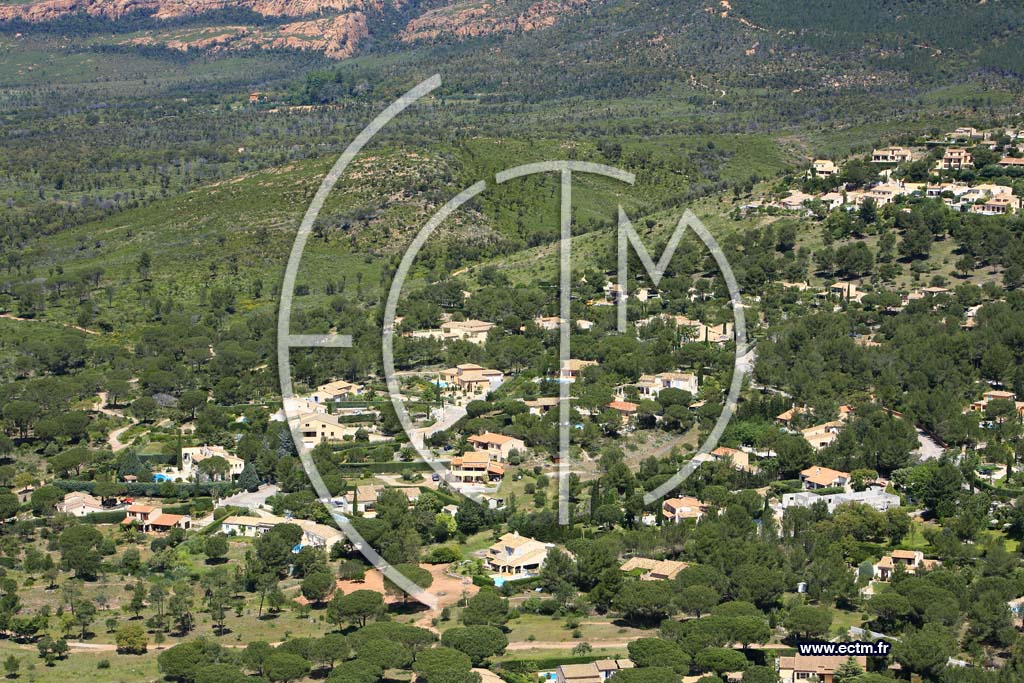 Photo arienne de Roquebrune sur Argens - le Coulet Redon