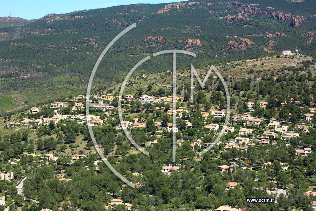 Photo arienne de Roquebrune sur Argens - le Coulet Redon