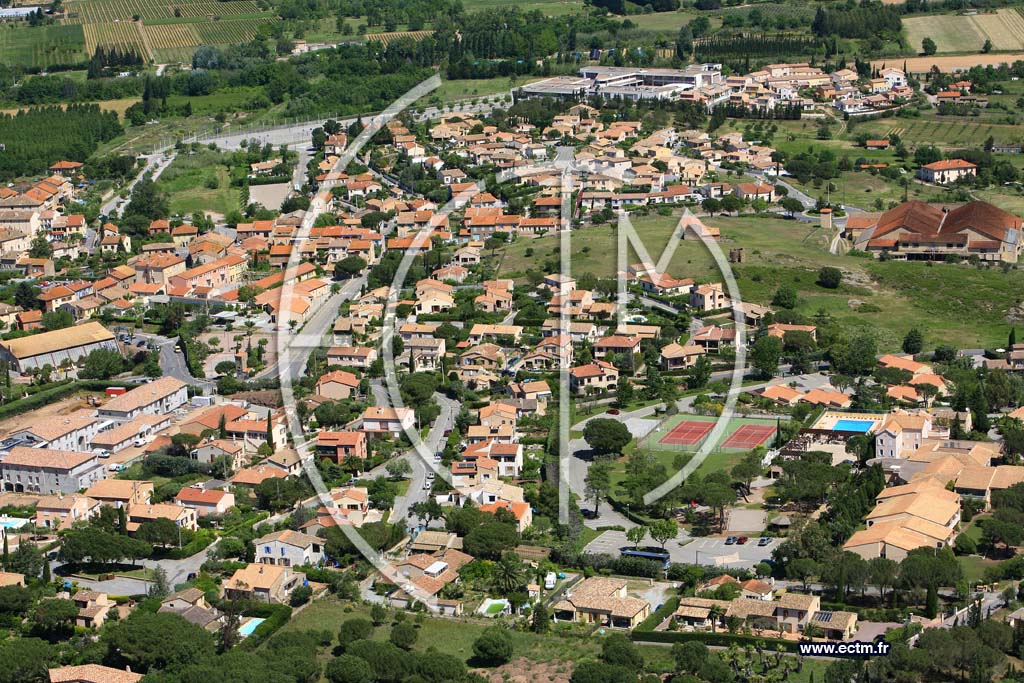 Photo arienne de Roquebrune sur Argens