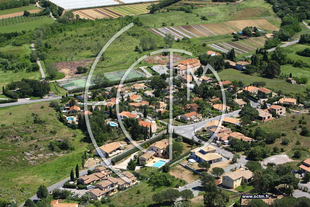 Photo arienne de Roquebrune sur Argens