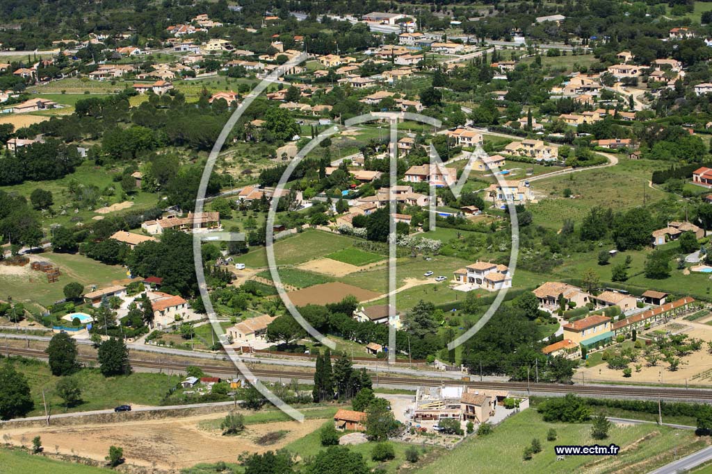 Photo arienne de Roquebrune sur Argens