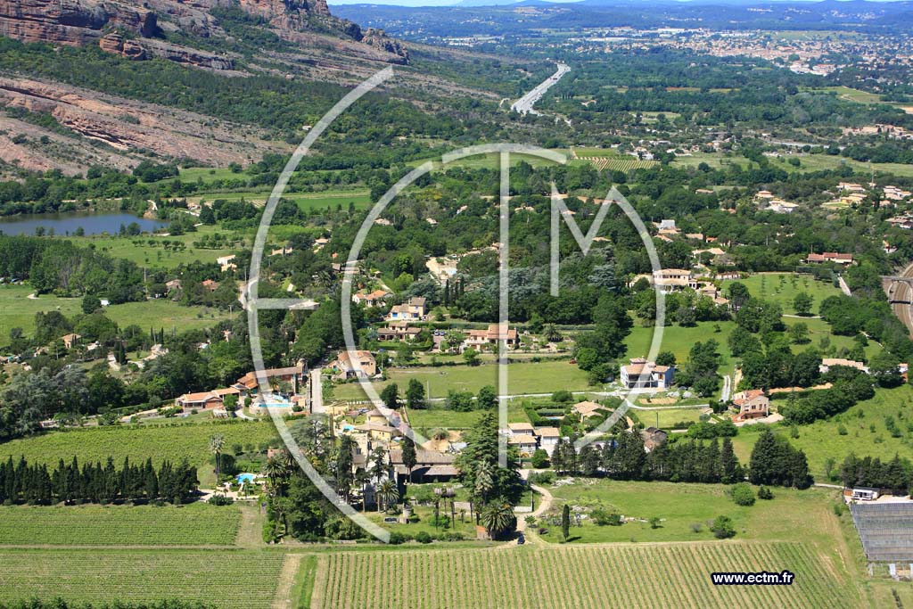 Photo arienne de Roquebrune sur Argens