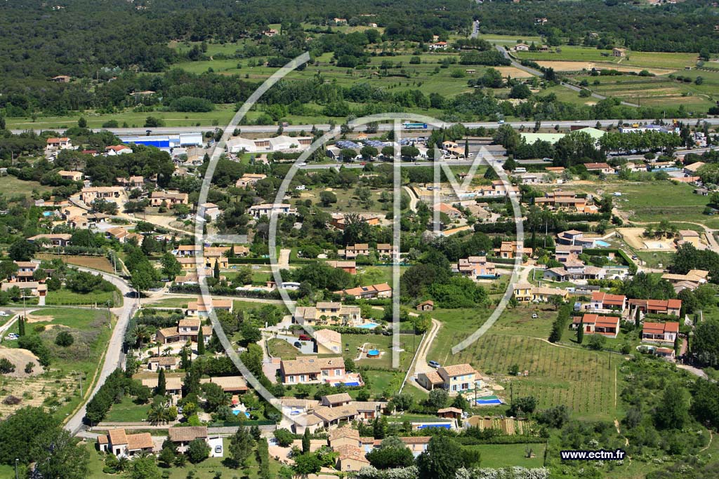 Photo arienne de Roquebrune sur Argens