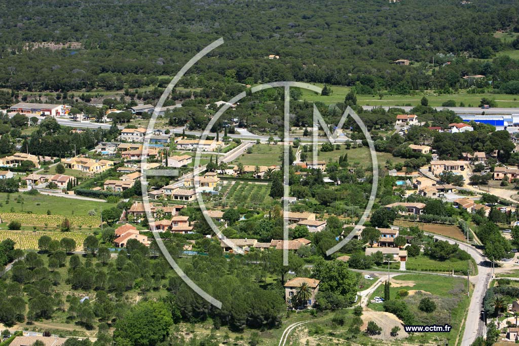 Photo arienne de Roquebrune sur Argens