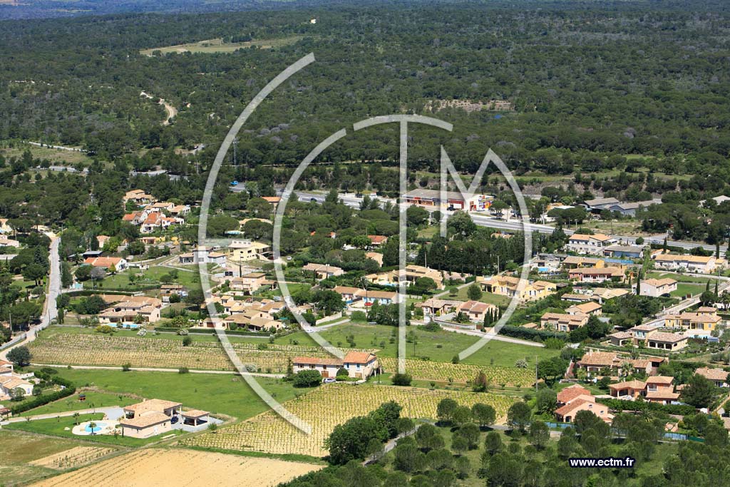 Photo arienne de Roquebrune sur Argens