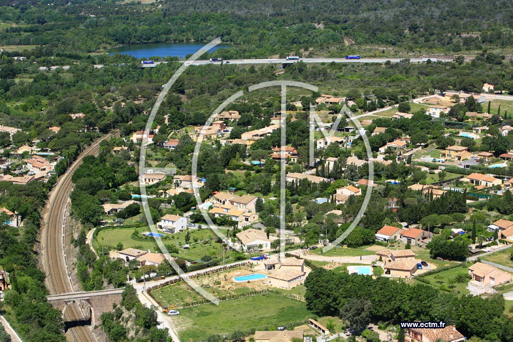 Photo arienne de Roquebrune sur Argens