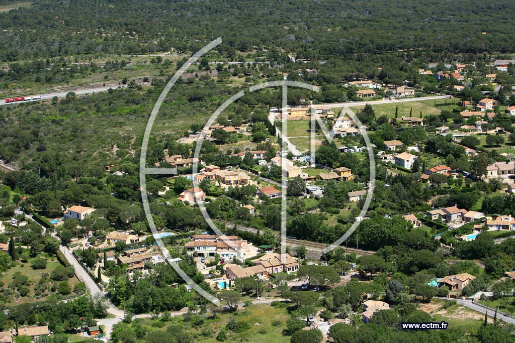 Photo arienne de Roquebrune sur Argens