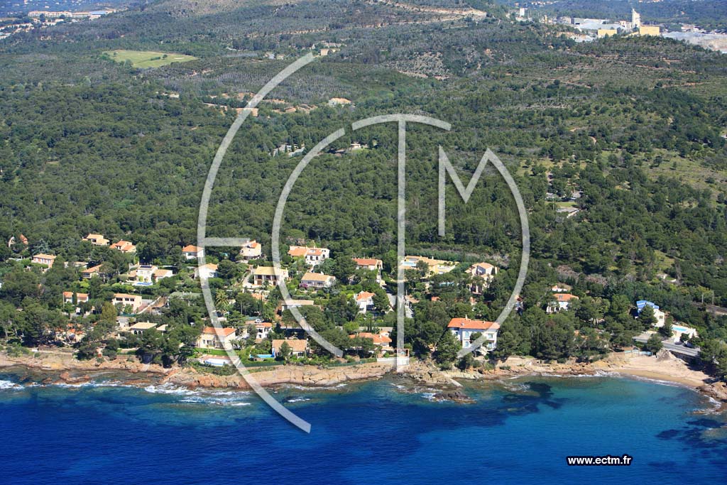 Photo arienne de Saint Raphael - plage d Aigue Bonne