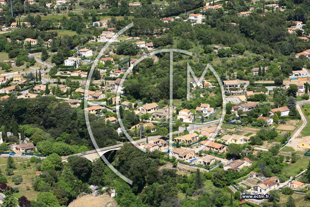 Photo arienne de Trans en Provence