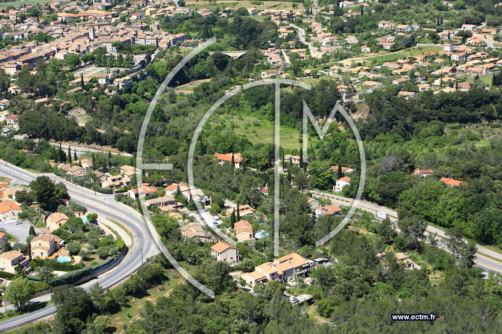 Photo arienne de Trans en Provence