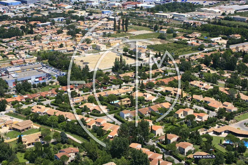 Photo arienne de Morieres les Avignon